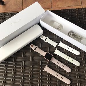 • Apple - Apple Watch Series 1 • 38mm Rose Gold •